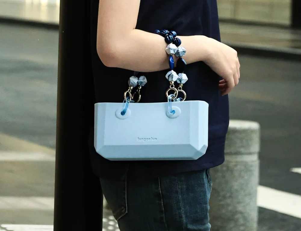 Сумочка силіконова клатч жіночий на ремінці з ручками водонепроникна сумка Fungoofun, повсякденна, блакитна Кам'янець-Подільський - фото 3