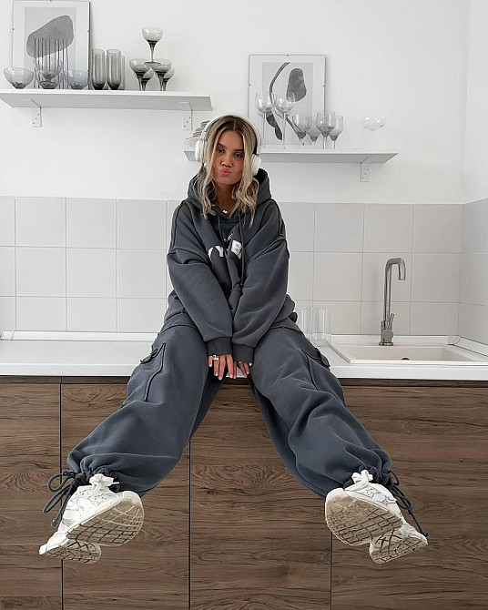 Жіночий стильний костюм оверсайз: кофта та штани тринитка на флісі Графіт Одеса - фото 6