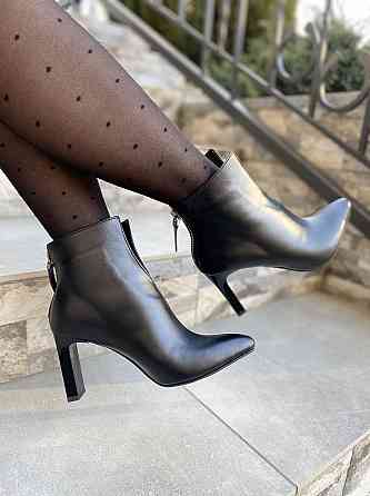Crisma Жіночі черевики CRISMA чорні натуральна шкіра каблук 8см висота 10см розмір 38 (4371) Коломыя