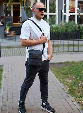 Чорний шкіряний месенджер для чоловіка через плече Київ