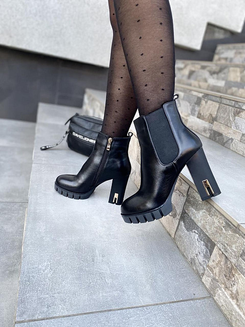 Жіночі черевики VELONY чорні натуральна шкіра каблук 9см висота 11см (71A-4-2) Коломия - фото 2