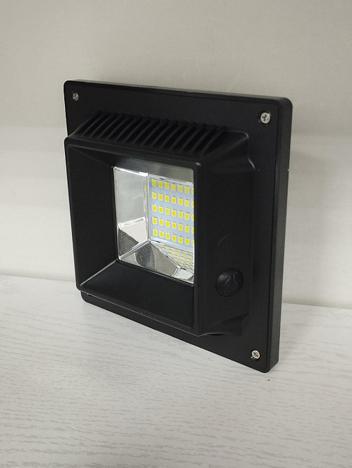 Б/у настенный светильник на солнечной батарее 25 LED, IP65, 1800 мА·ч, холодный белый свет, черный Киев - изображение 2