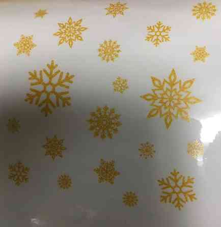 Новорічні сніжинки на вікна золоті з блискітками - розмір стікера 50*32см, силікон Київ