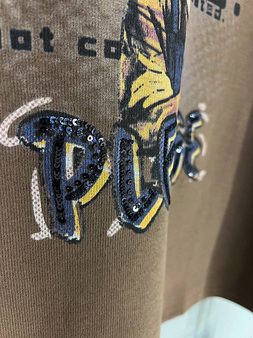 Футболка жіноча Yihanbeibei 1669 оверсайз тепла малюнок дівчина пайєтки щільний трикотаж one size коричнева, коричневий, one size Київ - фото 12