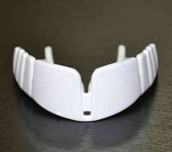 Капа OPRO Snap-Fit White (art.002139010) Кам'янське