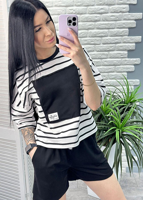 Легкий спортивный костюм в полоску 