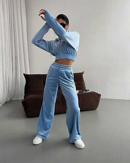 Женский повседневный велюровый костюм двойка с широкими брюками и укороченной кофтой плюшевый велюр Голубой, 46/48 Одесса - изображение 3