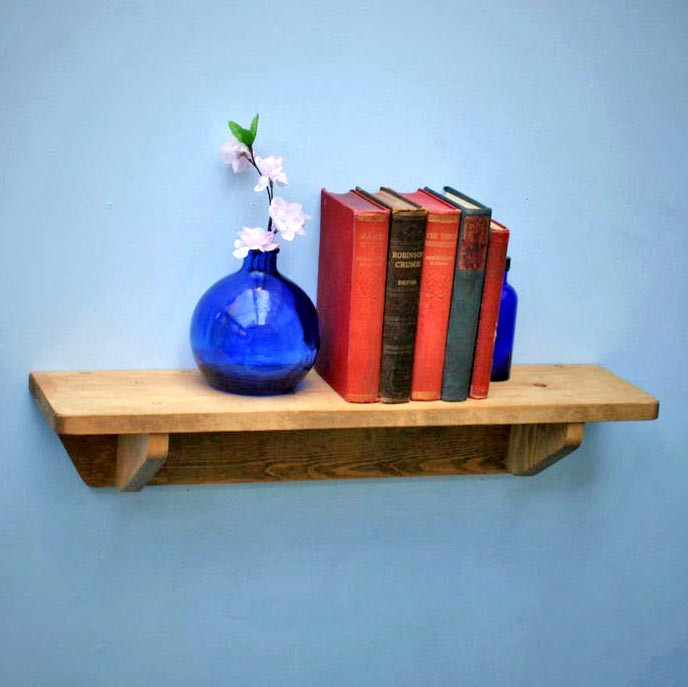 Настенная книжная полка 