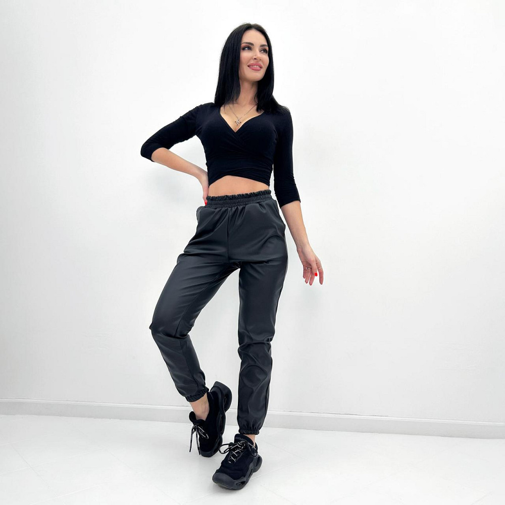 Штани-джогери з екошкіри "Bennett" оптом | Батал | Розпродаж моделі Київ - фото 10