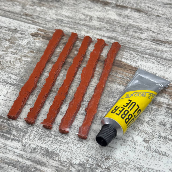 Набор для ремонта проколов бескамерных шин с жгутами и клеем, ремкомплект для авто колес Киев