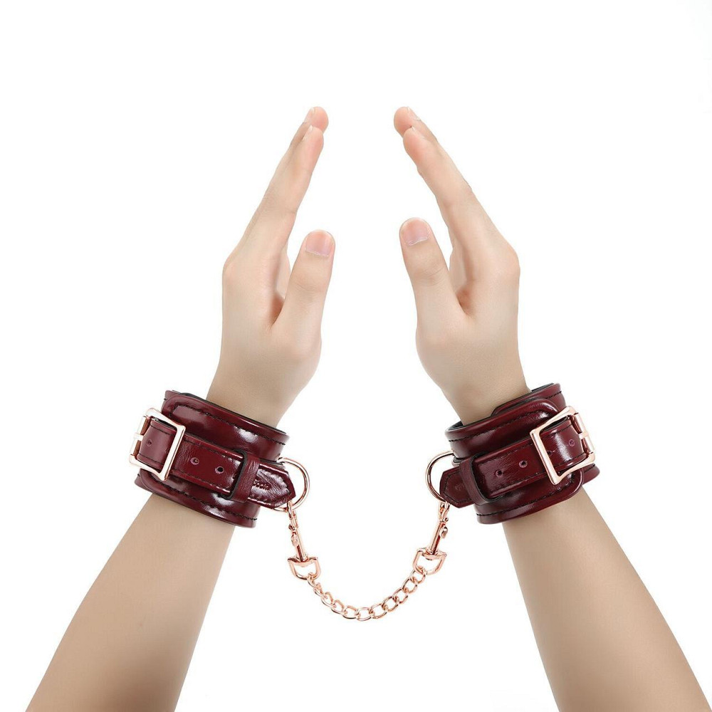 Шкіряні наручники Liebe Seele Wine Red Wrist Cuffs, знімний ланцюжок-кріплення Sex Aura Київ - фото 9