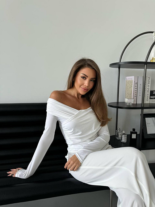 Жіночий романтичний лонгслів зі спущеними плечима трикотаж масло Одеса - фото 8