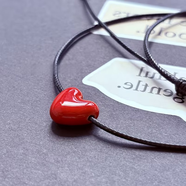 Колье на черном шнурке с красным сердцем – минималистичная подвеска Киев - изображение 5