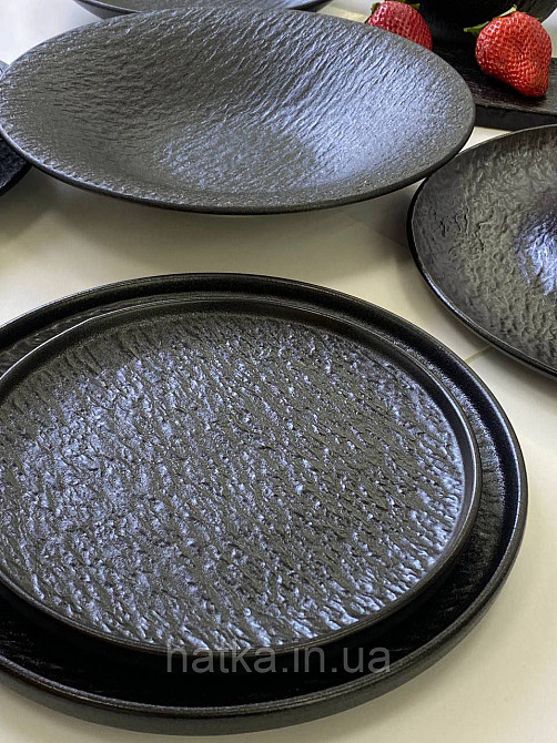 Тарілка з бортиком "Чорний обеліск" 26*2,5 см кругла кераміка для дому та ресторанів Київ - фото 1