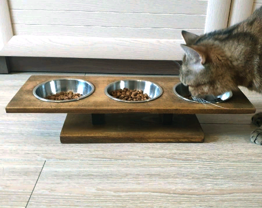 Подставка под миски для кошек 