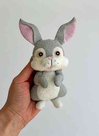 М’яка фетрова іграшка заєць ручної роботи – безпечна розвиваюча іграшка Київ