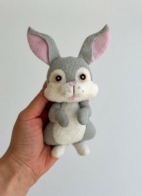 М’яка фетрова іграшка заєць ручної роботи – безпечна розвиваюча іграшка Київ - фото 1