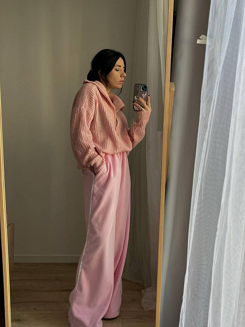 Женский костюм двойка: объемный свитшот с сборкой на талии и свободные брюки велюр Одесса - изображение 4