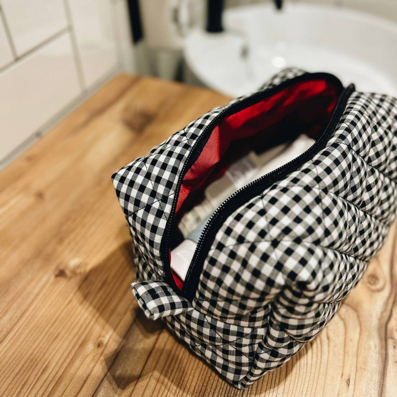 Большая женская хлопковая косметичка в клеточку 24x13x13 см (Черно-белый) Сумы - изображение 5