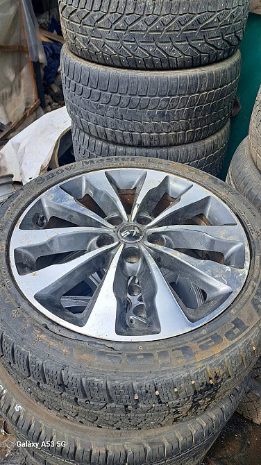 Оригінальний диск з зимовою резиною R18 на Kia Київ - фото 1