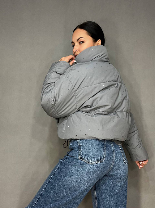 Куртка жіноча Haiziyuan 7165 укорочена пуффер з розсипом камінців демісезонна без капюшона оверсайз сіра, сірий, XL Київ - фото 5