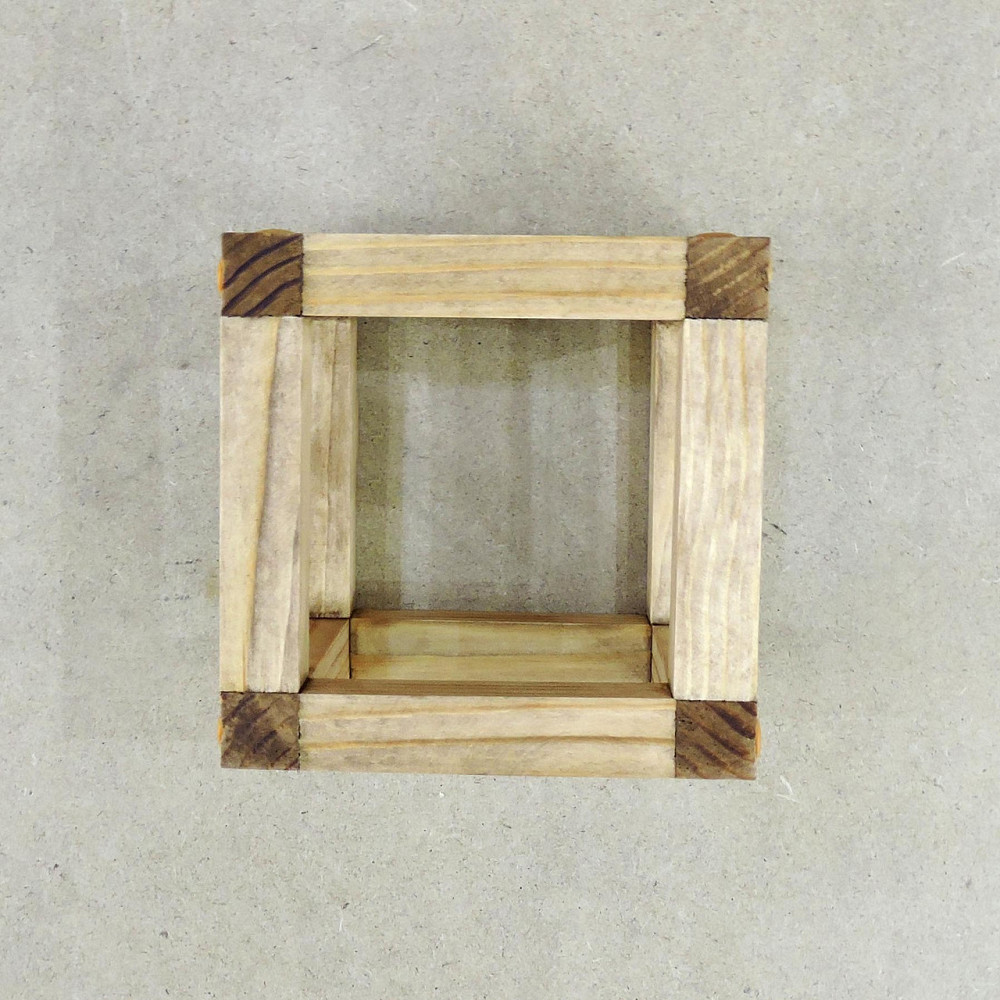 Полка настенная для цветов 