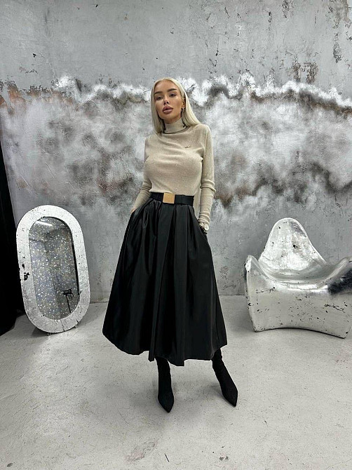 Женская теплая миди юбка со складками экокожа на флисе Одесса - изображение 6