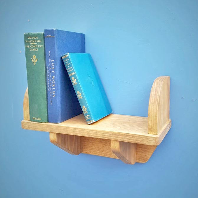 Настенная книжная полка 