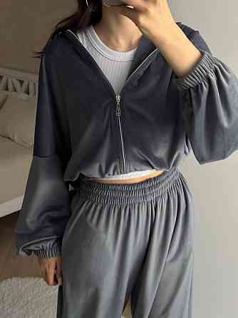 Женский трендовый оверсайз костюм двойка: кофта и штаны велюр Графит Одесса