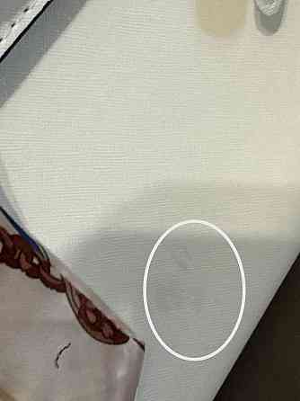 Сумочка из эко-кожи через плечо с цветным шарфом на ручке и брелоком (Белый) Винница