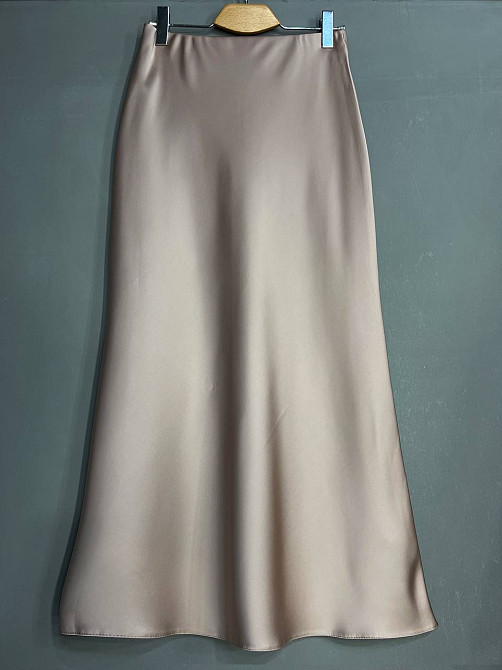 Спідниця жіноча Gritana 230 атласна королівський шовк з розрізом на резинці бежева, бежевий, L Київ - фото 2