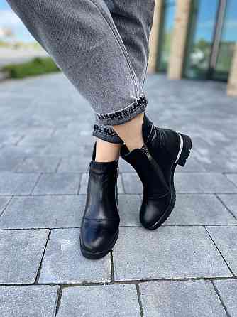 Черевики жіночі D and V чорні натуральна шкіра зима висота 14см подошва 1/3,5см (2202) Коломыя