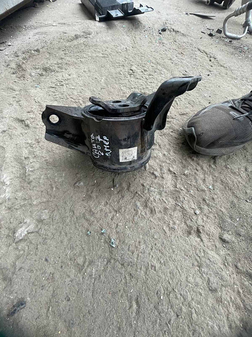 Подушка (опора) автоматичної коробки передач на Hyundai Santa Fe 2012-2018 Київ - фото 1