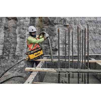 Вибратор глубинный DeWALT силовой POWERSHIFT Li-Ion 55V, бесщёточный, 4.5 кг (без АКБ и ЗУ) (DCPS320N) Винница