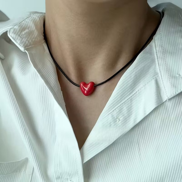 Колье на черном шнурке с красным сердцем – минималистичная подвеска Киев - изображение 2