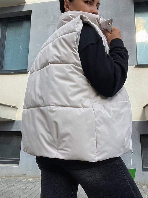 Жилет женский JOY ONE 86336 удлиненный карман молния лента воротник стойка без капюшона светло-бежевый, світло-бежевый, XL Киев - изображение 3