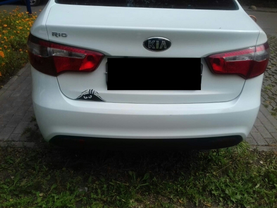 Наклейка на авто или мото Подглядывает Чёрная Киев - изображение 8