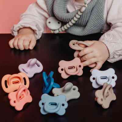 Пустушка Suavinex Colour Essence фізіологічна у формі метелика, 0-6 місяців, блакитна (308912) Вінниця