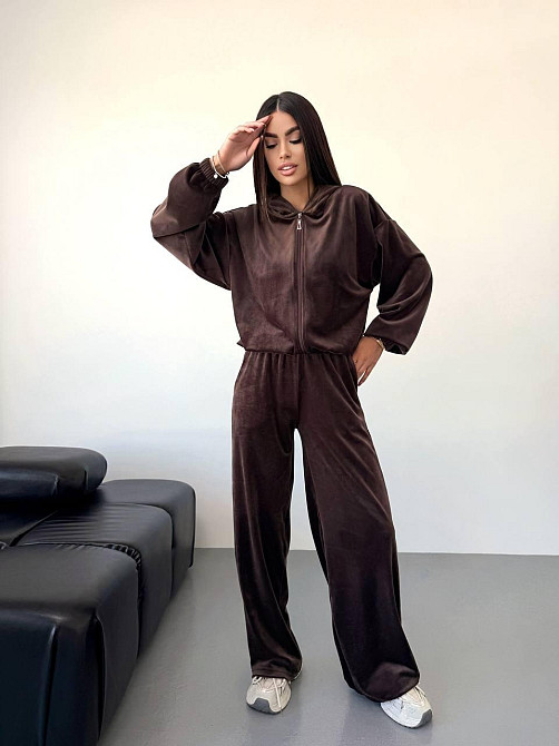 Женский стильный прогулочный костюм тройка: кофта топ и брюки из мягкого велюра Одесса - изображение 3