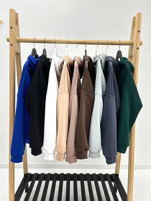 Однотонный батник с капюшоном 