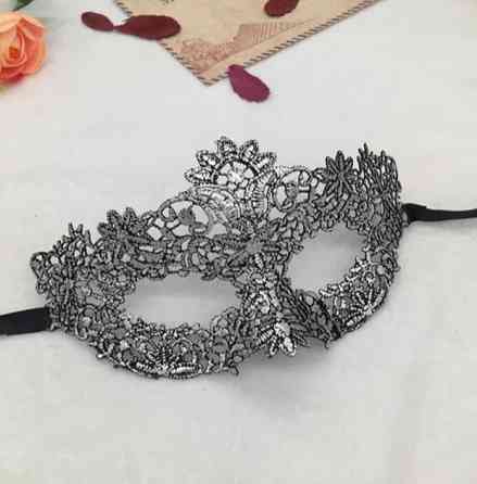 Маска із мережива маскарадна на лице 20 на 9 см сріблястий Київ