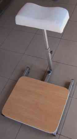 Подставка для педикюра с подставкой (местом) под тазик разборная. (Цвета в ассортименте) Киев