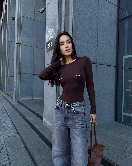 Женский базовый боди с акцентным пирсингом на груди вискоза Шоколад, 46/48 Одесса - изображение 4