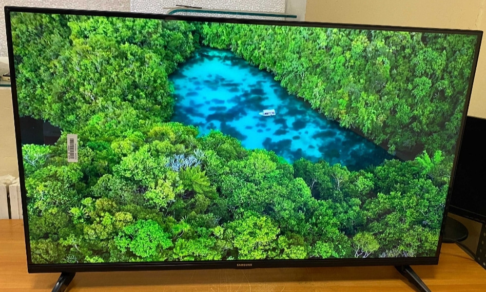 NEW (2023) Телевизор Samsung Smart TV 42