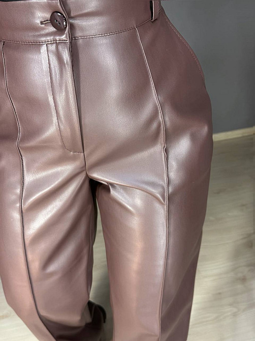 Брюки жіночі Gritana 201 з екошкіри прямі зі стрілкою коричневі, коричневий, M Київ - фото 2