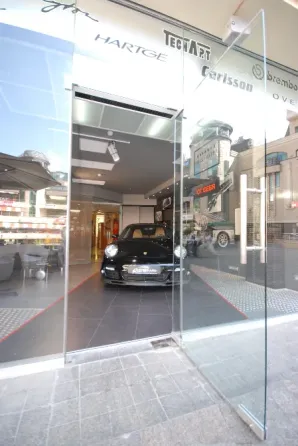 Витрины стеклянные фасадные Киев