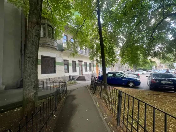Військових пустять приміщення в центрі міста, 2 поверх, 5 кімнат був Хостел. 3 с\в і 3 душових, Після ремонту ( зараз залишилось постелити лінолеум і  Дніпро