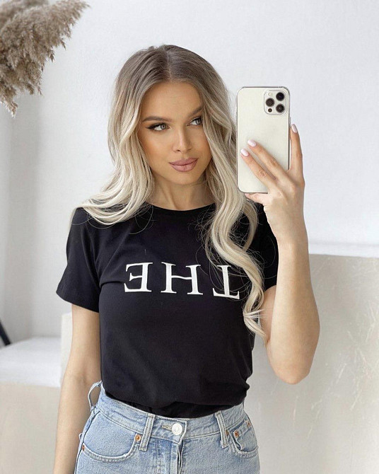 Трикотажна футболка з принтом "The" оптом | Розпродаж моделі Чорний, 42-44 Київ - фото 1
