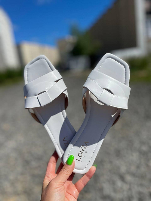 Lonza Шльопанці жіночі літні білі на плоскій підошві з еко-шкіри LONZA G1-11A р. 36-40 / Шльопа Коломыя - изображение 1