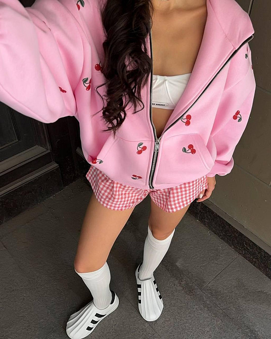 Жіноче тепле оверсайз худі з вишеньками трьохнитка на флісі Одеса - фото 2